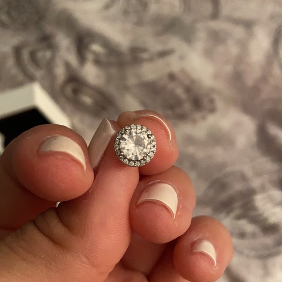 Like new pandora halo single earring in box - Picture 3 of 4